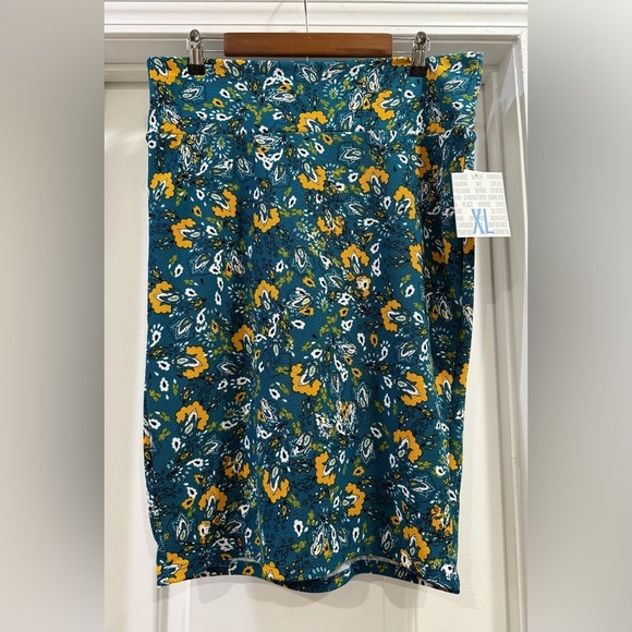 LuLaRoe Dresses & Skirts - LuLaRoe Cassie Pencil Skirt Size XL 🆕🆕🆕🆕